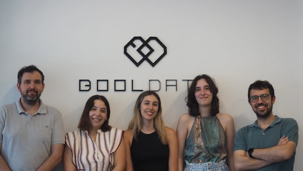 A equipa booldata reunida num evento da empresa